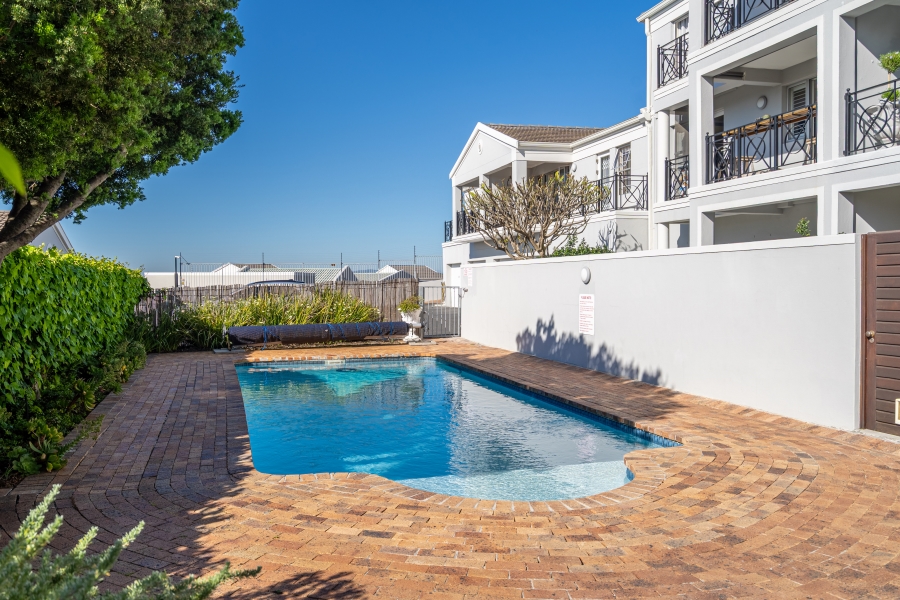 2 Bedroom Property for Sale in Vredehoek Western Cape